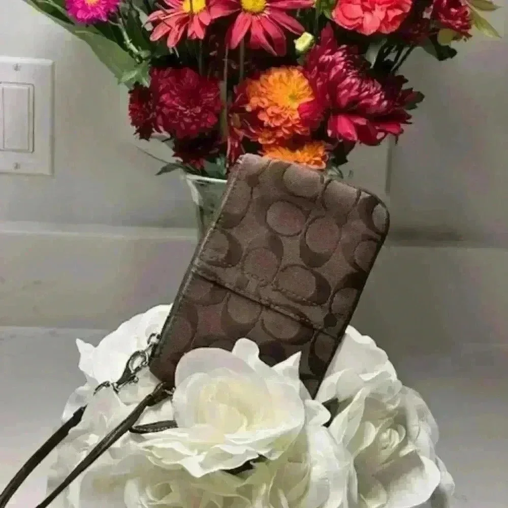 Coach Wristlet Signature Chocolate Brown Jacquard